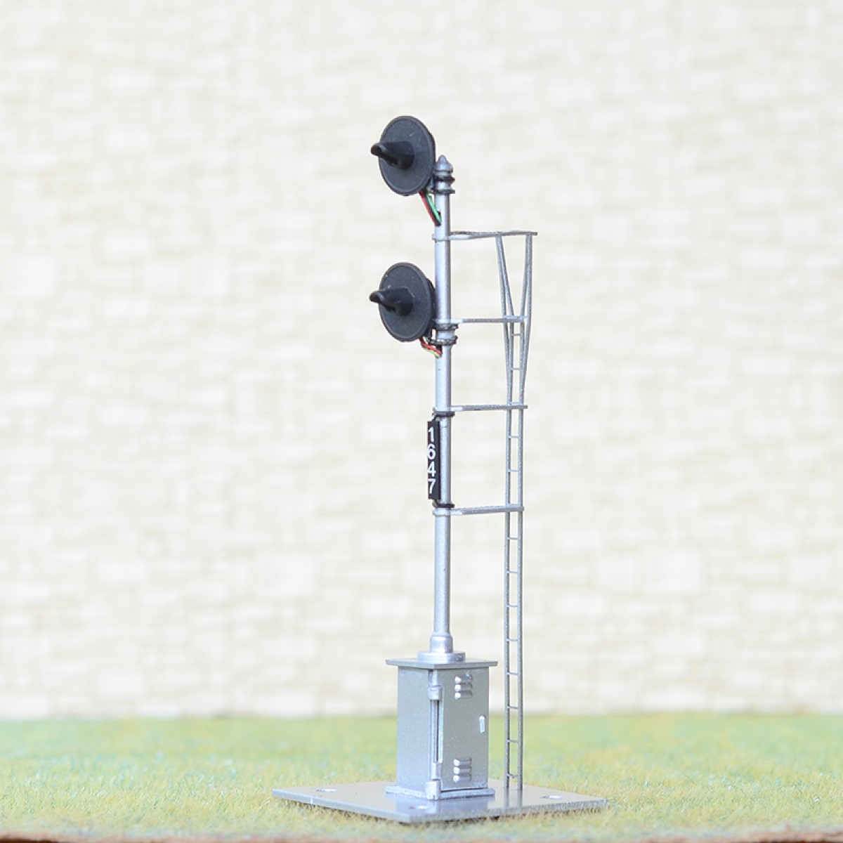 1 x HO scale model railroad 3-colors searchlight signal metal cabinet 2 head #25